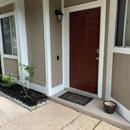 Spacious Home, Close To Attractions, Sleeps 4